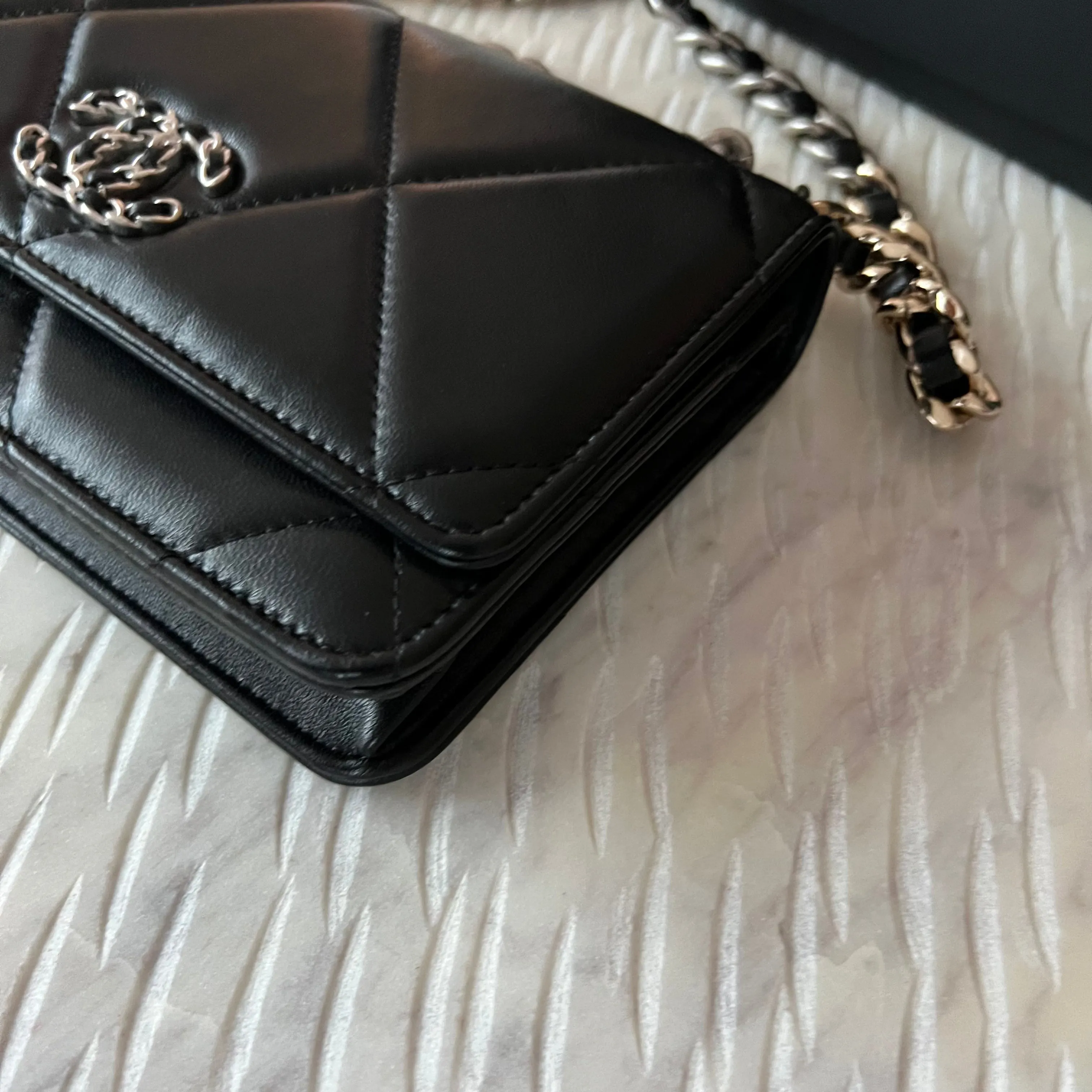 Chanel 19 Wallet On Chain