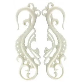 Kiss Me Earrings - Bone